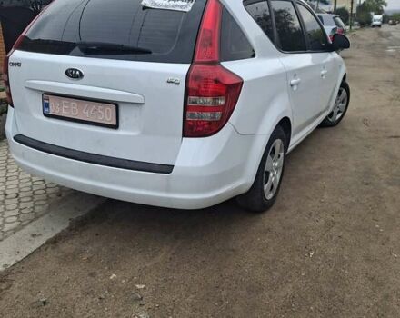 Белый Киа Сид, объемом двигателя 1.4 л и пробегом 260 тыс. км за 5300 $, фото 3 на Automoto.ua