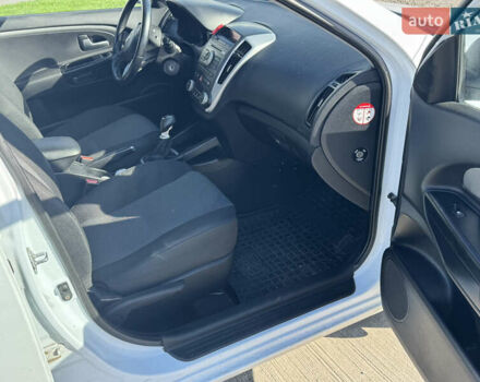 Белый Киа Сид, объемом двигателя 1.6 л и пробегом 286 тыс. км за 6800 $, фото 6 на Automoto.ua