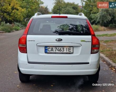Белый Киа Сид, объемом двигателя 1.59 л и пробегом 227 тыс. км за 5999 $, фото 13 на Automoto.ua
