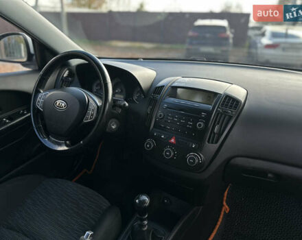 Белый Киа Сид, объемом двигателя 1.6 л и пробегом 193 тыс. км за 5500 $, фото 47 на Automoto.ua