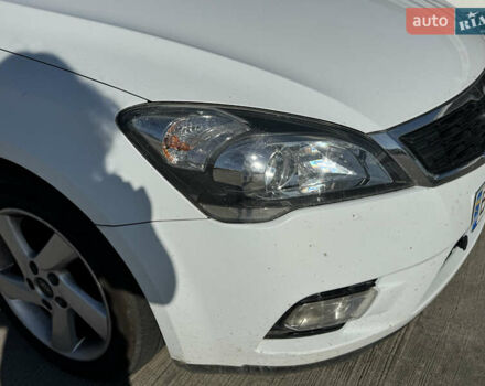 Белый Киа Сид, объемом двигателя 1.6 л и пробегом 286 тыс. км за 6800 $, фото 7 на Automoto.ua