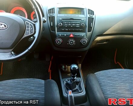 Белый Киа Сид, объемом двигателя 1.6 л и пробегом 191 тыс. км за 5200 $, фото 11 на Automoto.ua