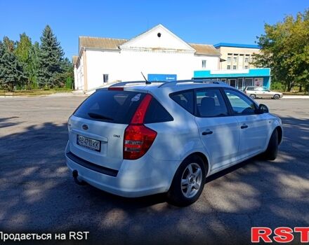 Белый Киа Сид, объемом двигателя 1.6 л и пробегом 191 тыс. км за 5200 $, фото 5 на Automoto.ua