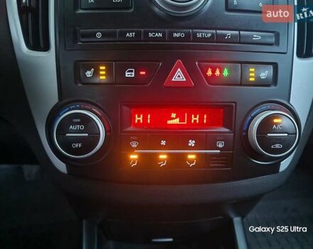 Белый Киа Сид, объемом двигателя 1.59 л и пробегом 227 тыс. км за 5999 $, фото 24 на Automoto.ua
