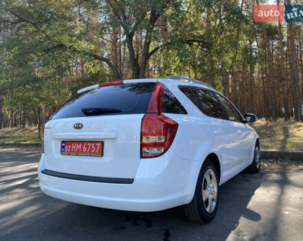 Білий Кіа Сід, об'ємом двигуна 1.6 л та пробігом 235 тис. км за 7500 $, фото 5 на Automoto.ua