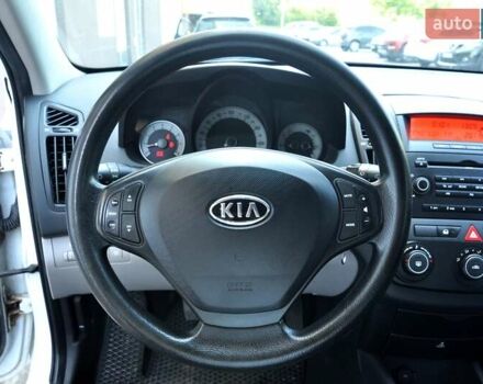 Белый Киа Сид, объемом двигателя 1.4 л и пробегом 221 тыс. км за 4800 $, фото 31 на Automoto.ua