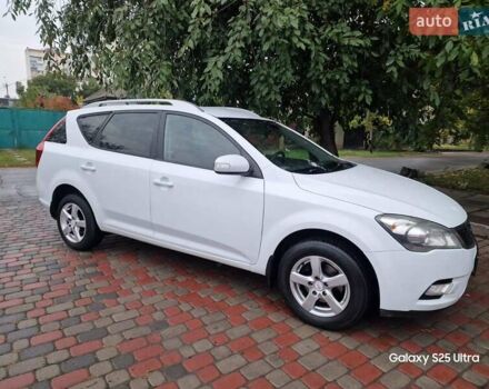 Белый Киа Сид, объемом двигателя 1.59 л и пробегом 227 тыс. км за 5999 $, фото 3 на Automoto.ua
