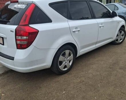 Белый Киа Сид, объемом двигателя 1.4 л и пробегом 260 тыс. км за 5300 $, фото 10 на Automoto.ua