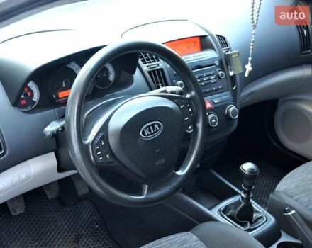 Белый Киа Сид, объемом двигателя 1.4 л и пробегом 221 тыс. км за 4800 $, фото 16 на Automoto.ua