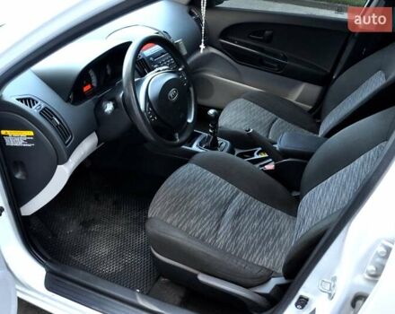 Белый Киа Сид, объемом двигателя 1.4 л и пробегом 221 тыс. км за 4800 $, фото 15 на Automoto.ua