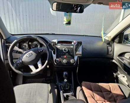 Белый Киа Сид, объемом двигателя 1.6 л и пробегом 281 тыс. км за 5800 $, фото 1 на Automoto.ua