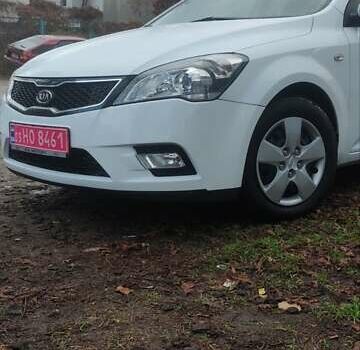 Білий Кіа Сід, об'ємом двигуна 1.6 л та пробігом 100 тис. км за 7200 $, фото 2 на Automoto.ua