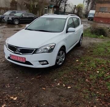 Білий Кіа Сід, об'ємом двигуна 1.6 л та пробігом 100 тис. км за 7200 $, фото 1 на Automoto.ua