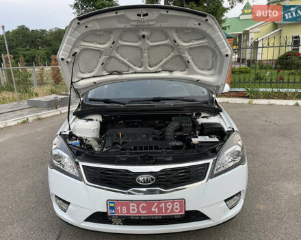 Белый Киа Сид, объемом двигателя 1.4 л и пробегом 167 тыс. км за 6950 $, фото 34 на Automoto.ua