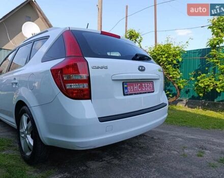 Белый Киа Сид, объемом двигателя 1.4 л и пробегом 250 тыс. км за 5750 $, фото 2 на Automoto.ua
