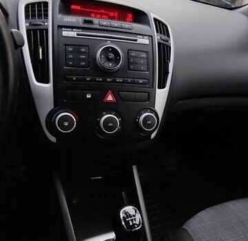 Білий Кіа Сід, об'ємом двигуна 1.6 л та пробігом 100 тис. км за 7200 $, фото 10 на Automoto.ua