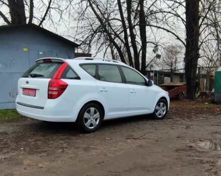 Белый Киа Сид, объемом двигателя 0 л и пробегом 100 тыс. км за 7200 $, фото 3 на Automoto.ua