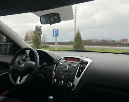 Белый Киа Сид, объемом двигателя 1.58 л и пробегом 190 тыс. км за 6500 $, фото 8 на Automoto.ua