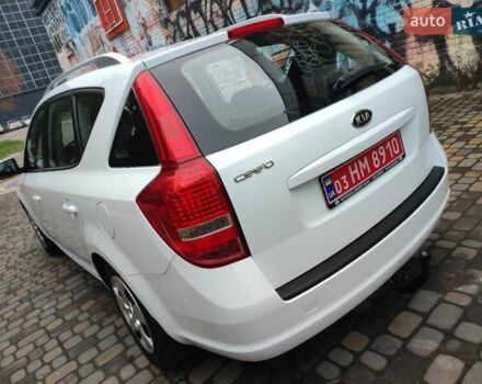 Білий Кіа Сід, об'ємом двигуна 1.59 л та пробігом 189 тис. км за 6800 $, фото 6 на Automoto.ua