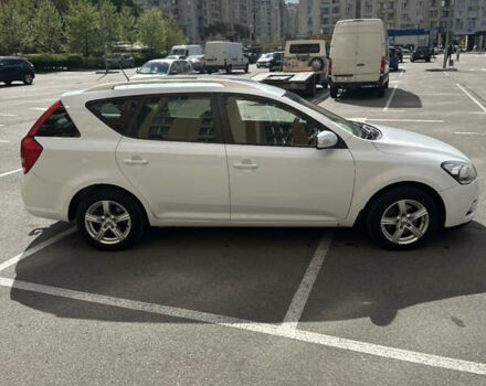 Белый Киа Сид, объемом двигателя 1.58 л и пробегом 287 тыс. км за 6300 $, фото 3 на Automoto.ua