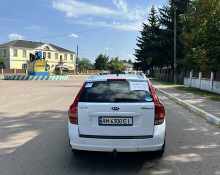 Белый Киа Сид, объемом двигателя 1.58 л и пробегом 278 тыс. км за 7300 $, фото 4 на Automoto.ua