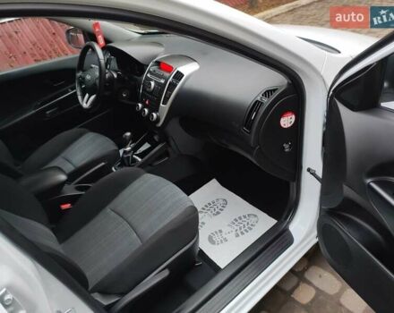 Білий Кіа Сід, об'ємом двигуна 1.59 л та пробігом 189 тис. км за 6800 $, фото 13 на Automoto.ua