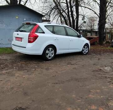 Білий Кіа Сід, об'ємом двигуна 1.6 л та пробігом 100 тис. км за 7200 $, фото 6 на Automoto.ua