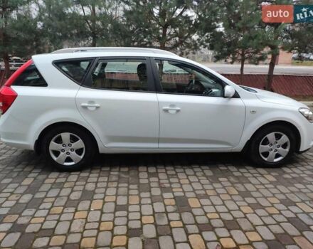 Білий Кіа Сід, об'ємом двигуна 1.59 л та пробігом 189 тис. км за 6800 $, фото 9 на Automoto.ua