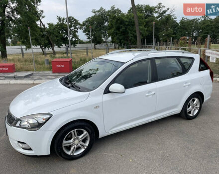 Белый Киа Сид, объемом двигателя 1.4 л и пробегом 157 тыс. км за 7333 $, фото 6 на Automoto.ua