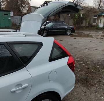 Білий Кіа Сід, об'ємом двигуна 1.6 л та пробігом 100 тис. км за 7200 $, фото 5 на Automoto.ua