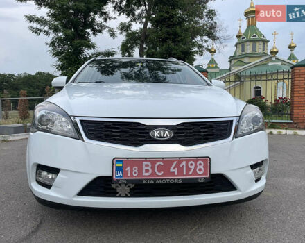 Белый Киа Сид, объемом двигателя 1.4 л и пробегом 157 тыс. км за 7333 $, фото 2 на Automoto.ua