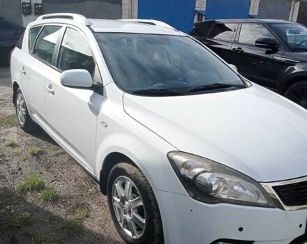 Белый Киа Сид, объемом двигателя 1.4 л и пробегом 192 тыс. км за 6000 $, фото 4 на Automoto.ua