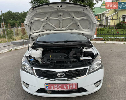 Белый Киа Сид, объемом двигателя 1.4 л и пробегом 157 тыс. км за 7333 $, фото 33 на Automoto.ua