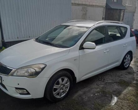 Белый Киа Сид, объемом двигателя 1.4 л и пробегом 192 тыс. км за 6000 $, фото 2 на Automoto.ua