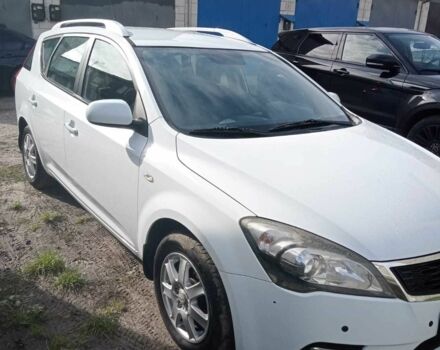 Белый Киа Сид, объемом двигателя 1.4 л и пробегом 192 тыс. км за 6000 $, фото 4 на Automoto.ua