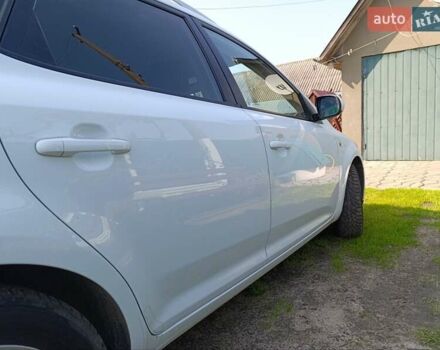 Белый Киа Сид, объемом двигателя 1.4 л и пробегом 250 тыс. км за 5750 $, фото 5 на Automoto.ua