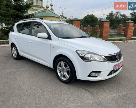 Белый Киа Сид, объемом двигателя 1.4 л и пробегом 157 тыс. км за 7333 $, фото 1 на Automoto.ua