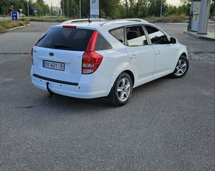 Белый Киа Сид, объемом двигателя 1.58 л и пробегом 252 тыс. км за 6999 $, фото 1 на Automoto.ua