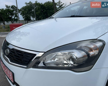 Белый Киа Сид, объемом двигателя 1.4 л и пробегом 167 тыс. км за 6950 $, фото 3 на Automoto.ua