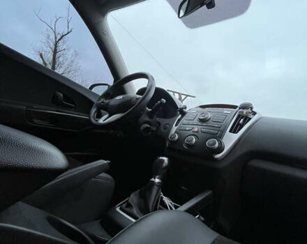 Белый Киа Сид, объемом двигателя 1.58 л и пробегом 190 тыс. км за 6500 $, фото 10 на Automoto.ua