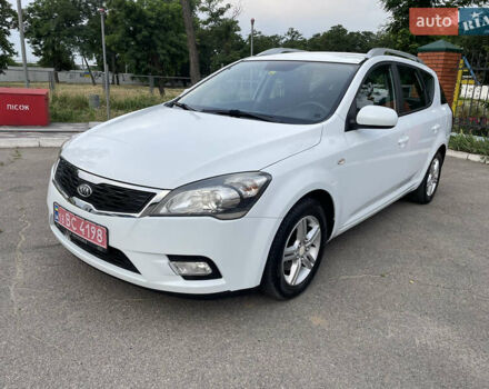 Белый Киа Сид, объемом двигателя 1.4 л и пробегом 167 тыс. км за 6950 $, фото 1 на Automoto.ua