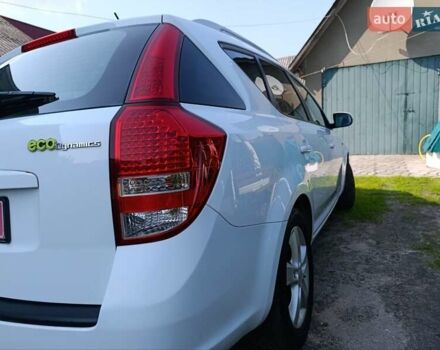 Белый Киа Сид, объемом двигателя 1.4 л и пробегом 250 тыс. км за 5750 $, фото 6 на Automoto.ua