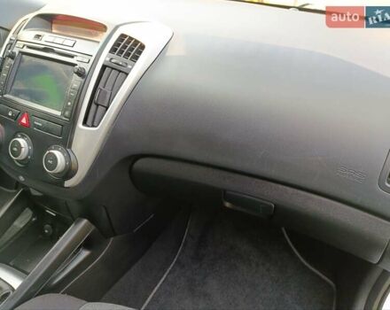 Белый Киа Сид, объемом двигателя 1.4 л и пробегом 250 тыс. км за 5750 $, фото 24 на Automoto.ua