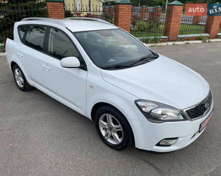 Белый Киа Сид, объемом двигателя 1.4 л и пробегом 157 тыс. км за 7333 $, фото 9 на Automoto.ua