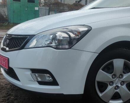 Белый Киа Сид, объемом двигателя 0 л и пробегом 100 тыс. км за 7200 $, фото 8 на Automoto.ua