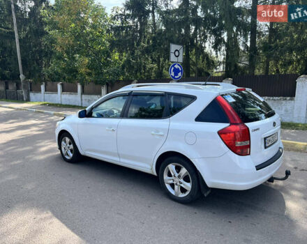 Белый Киа Сид, объемом двигателя 1.58 л и пробегом 278 тыс. км за 7300 $, фото 6 на Automoto.ua