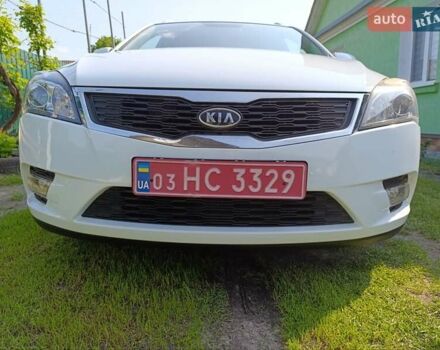 Белый Киа Сид, объемом двигателя 1.4 л и пробегом 250 тыс. км за 5750 $, фото 1 на Automoto.ua
