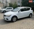 Белый Киа Сид, объемом двигателя 1.6 л и пробегом 330 тыс. км за 5500 $, фото 1 на Automoto.ua
