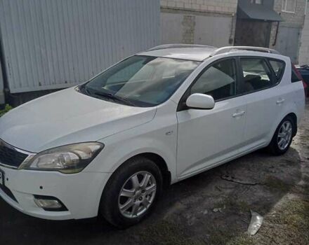 Белый Киа Сид, объемом двигателя 1.4 л и пробегом 192 тыс. км за 6000 $, фото 2 на Automoto.ua