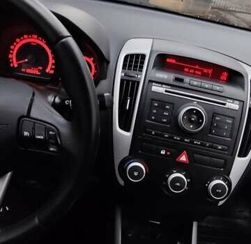 Білий Кіа Сід, об'ємом двигуна 1.6 л та пробігом 100 тис. км за 7200 $, фото 8 на Automoto.ua